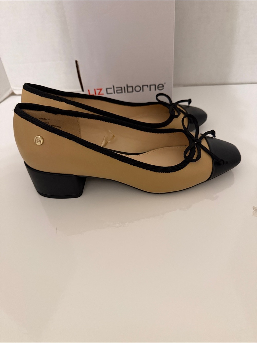 Liz Claiborne Two-Tone Ballet Pump - Black & Nude 6.5M new in box - Picture 2 of 10